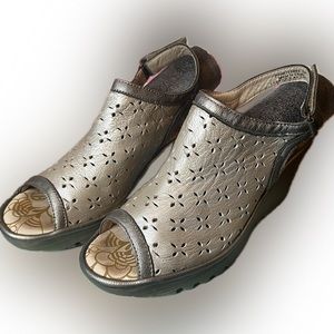 Fly London Size 39 (8.5)